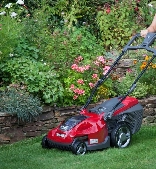 8 Best Cordless Lawnmowers with Rollers